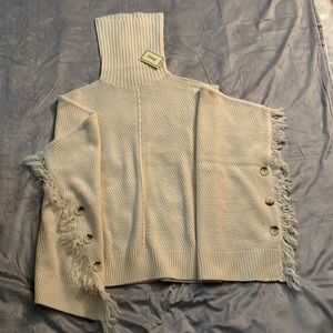 Zoey winter white, sweater/poncho.